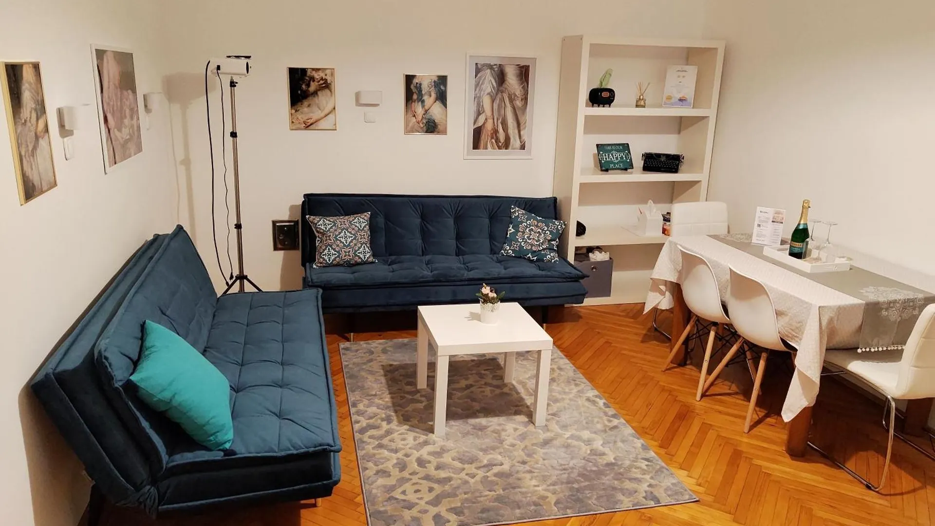 Hi!5 Spacious Apartment Budapest Palotanegyed 0*,  Macaristan