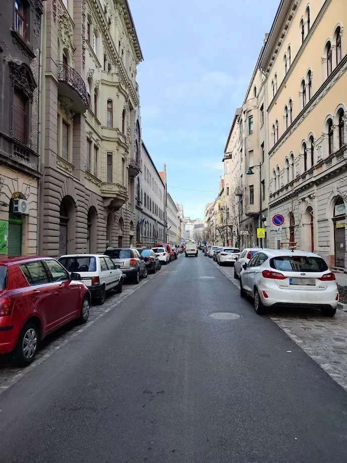 Hi!5 Spacious Apartment Budapest Palotanegyed 0*,